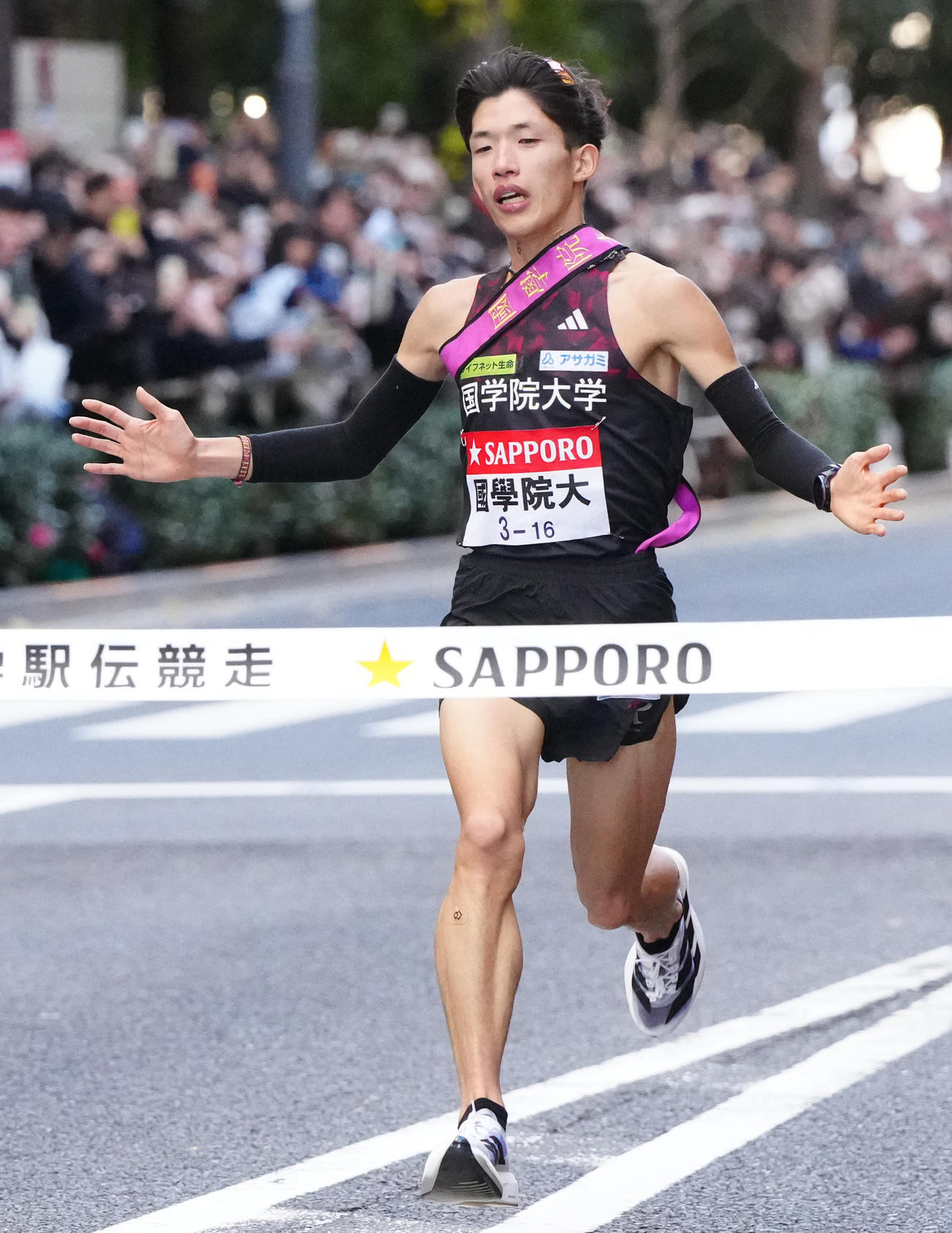 箱根駅伝総合2位でゴールする国学院大10区尾熊（撮影・江口和貴）