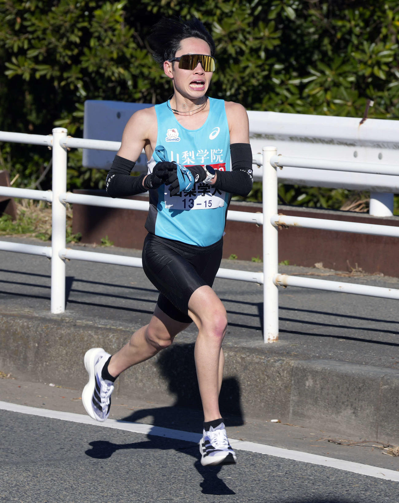 平塚中継所に向かう山梨学院大7区大杉（撮影・小島史椰）