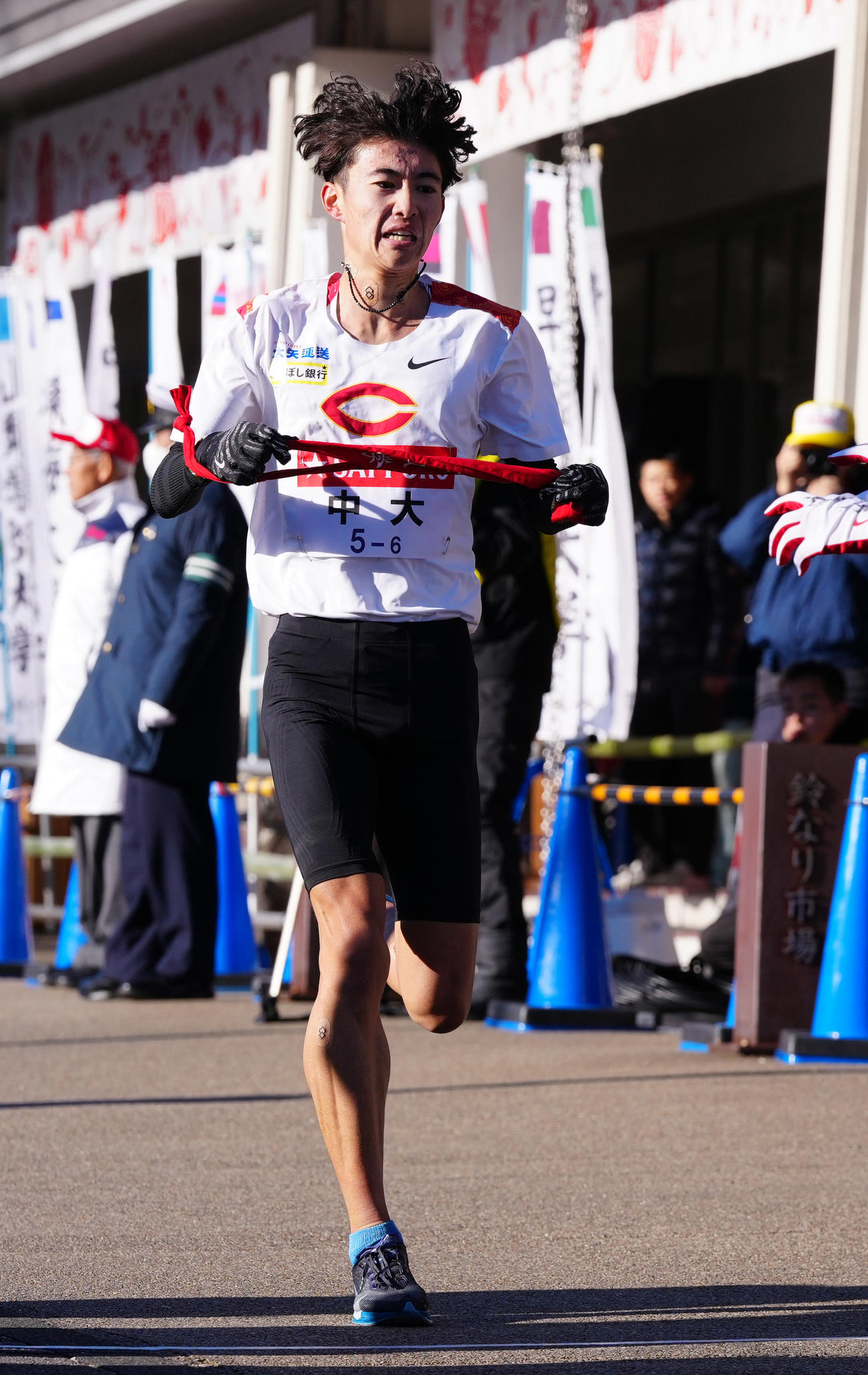 小田原中継所に到着した中大6区並川（撮影・鈴木みどり）