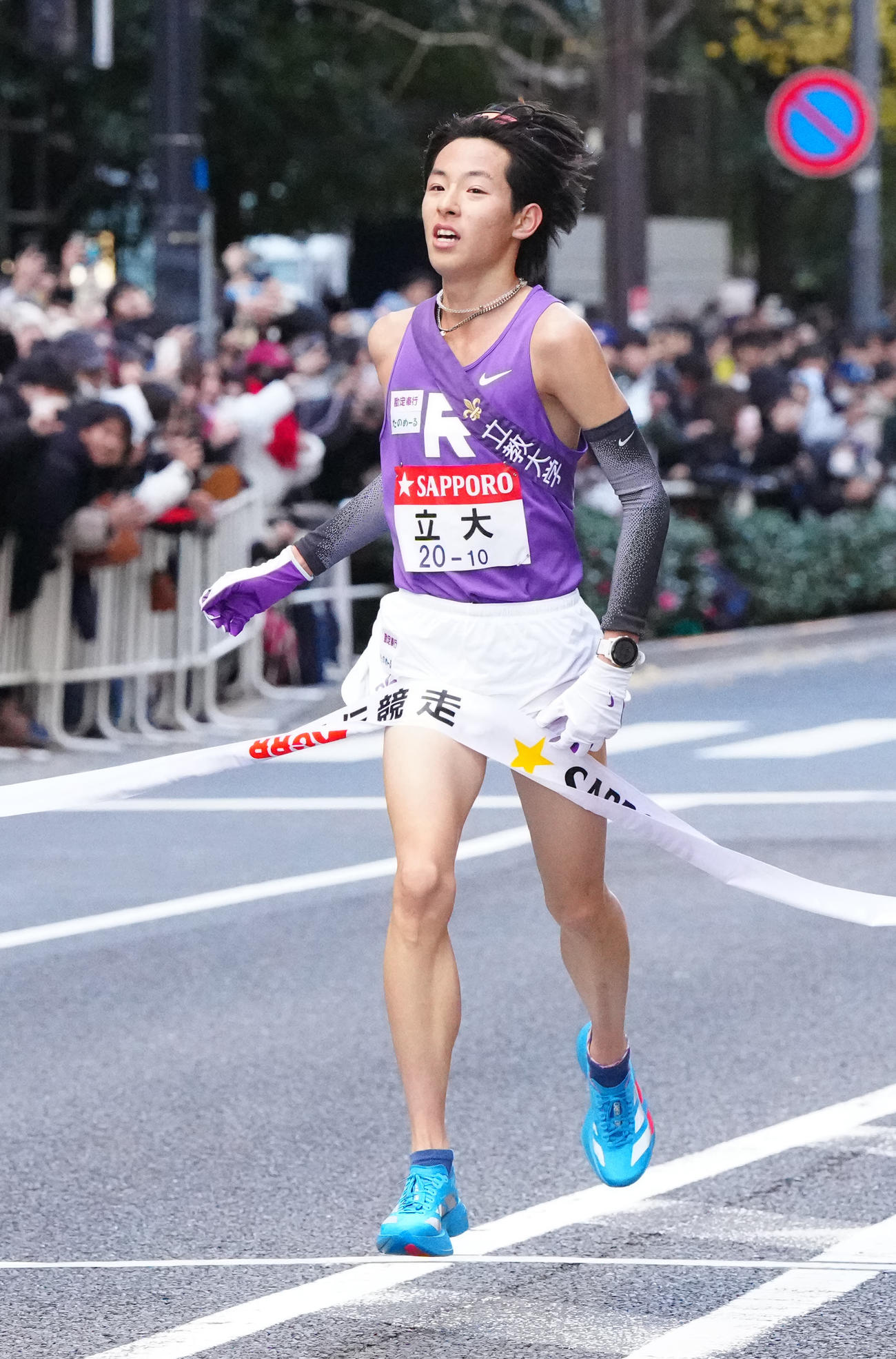 箱根駅伝総合20位でゴールする立大10区鈴木（撮影・江口和貴）