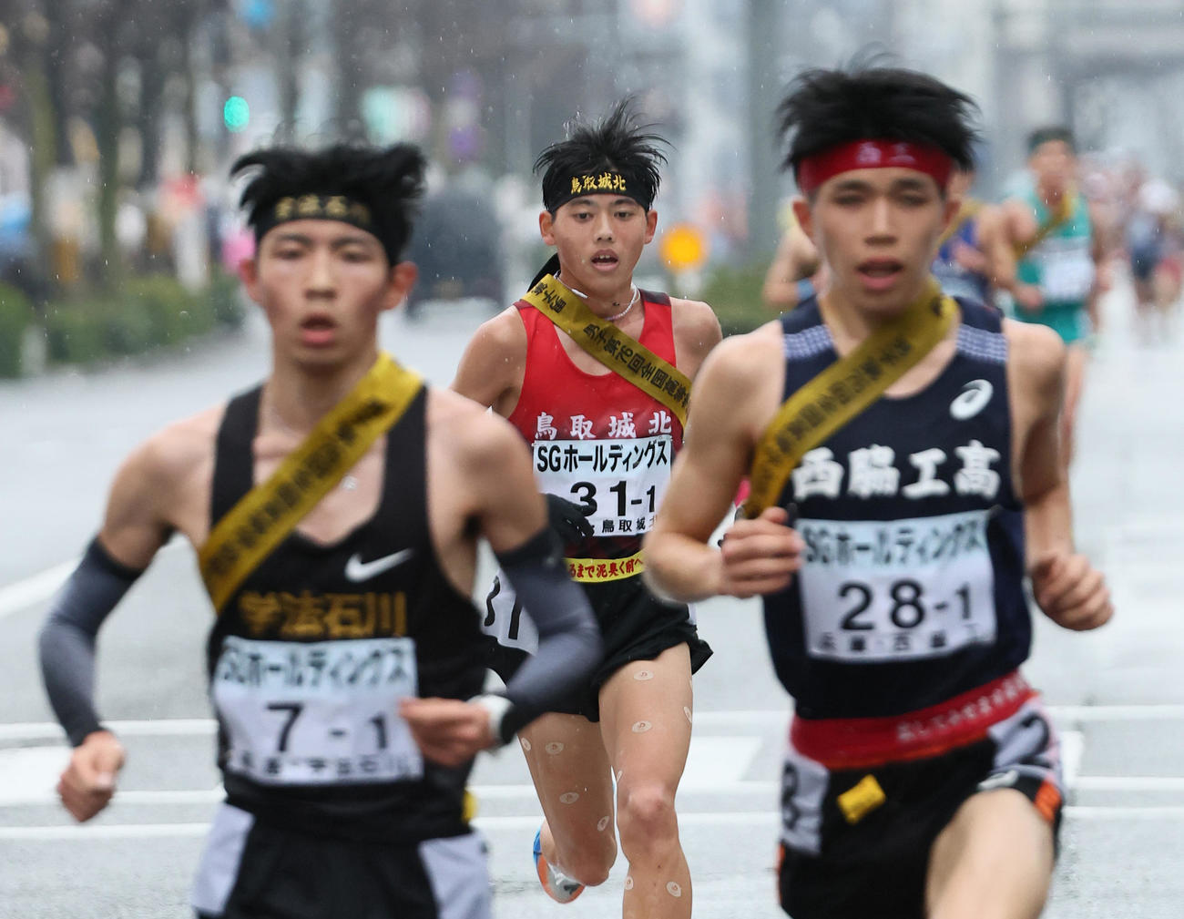 「高校ビッグ3」の左から学法石川・増子陽太、鳥取城北・本田桜二郎、西脇工・新妻遼己（2025年12月撮影）