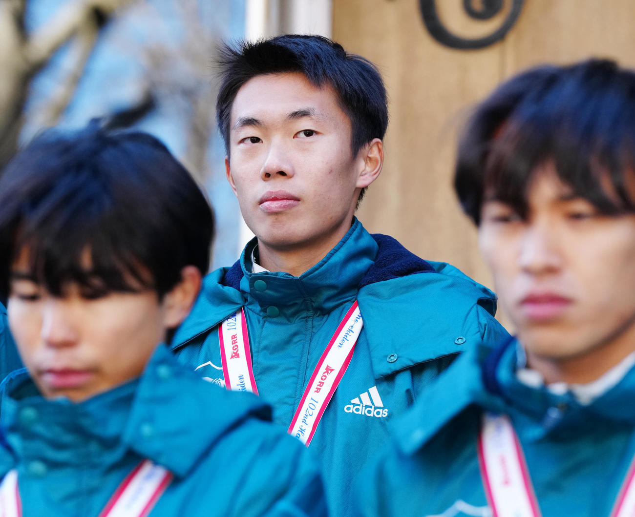 箱根駅伝優勝報告会に臨む青学大・荒巻（中央）（撮影・江口和貴）