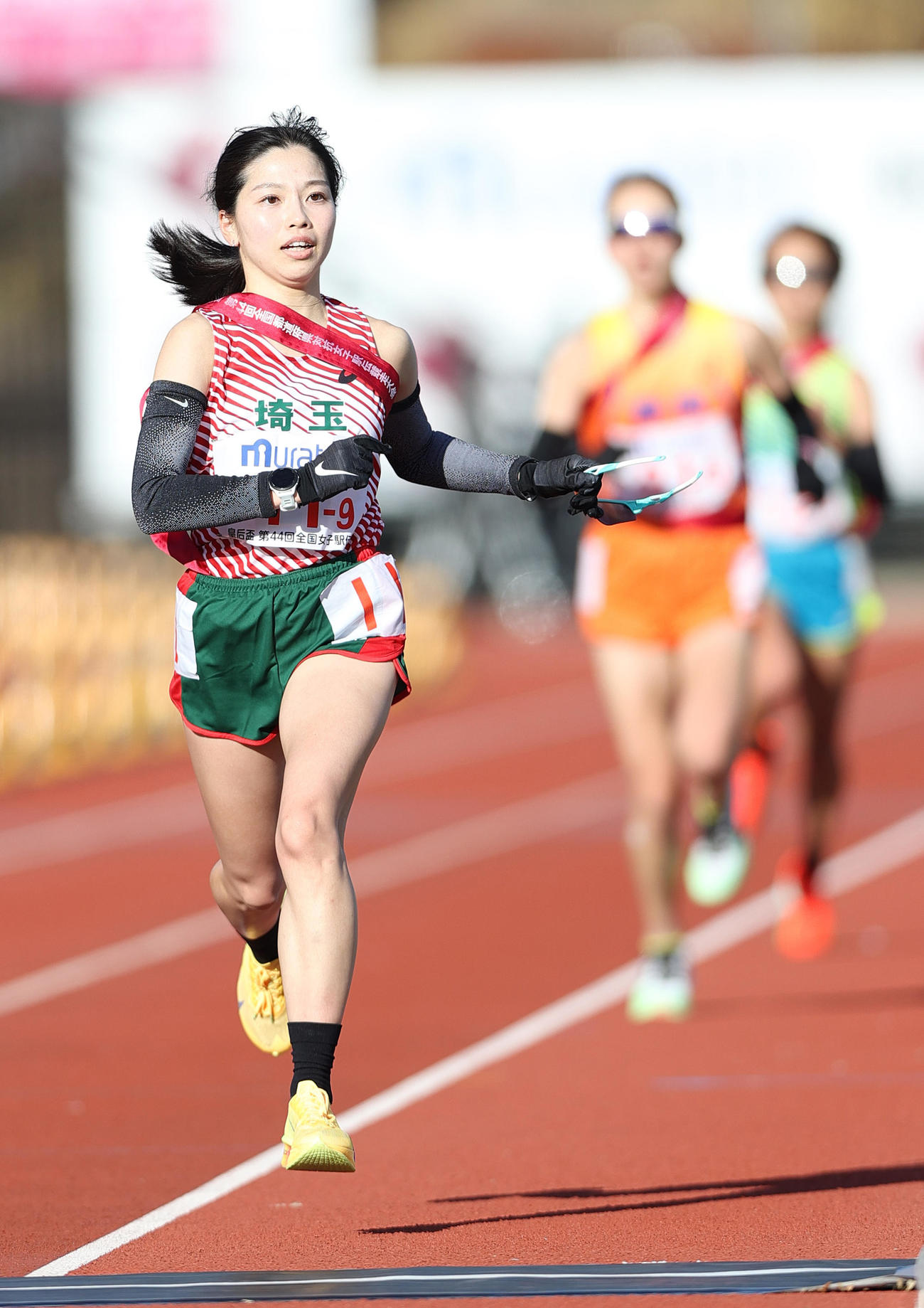7位でゴールする埼玉アンカー小暮（撮影・上山淳一）