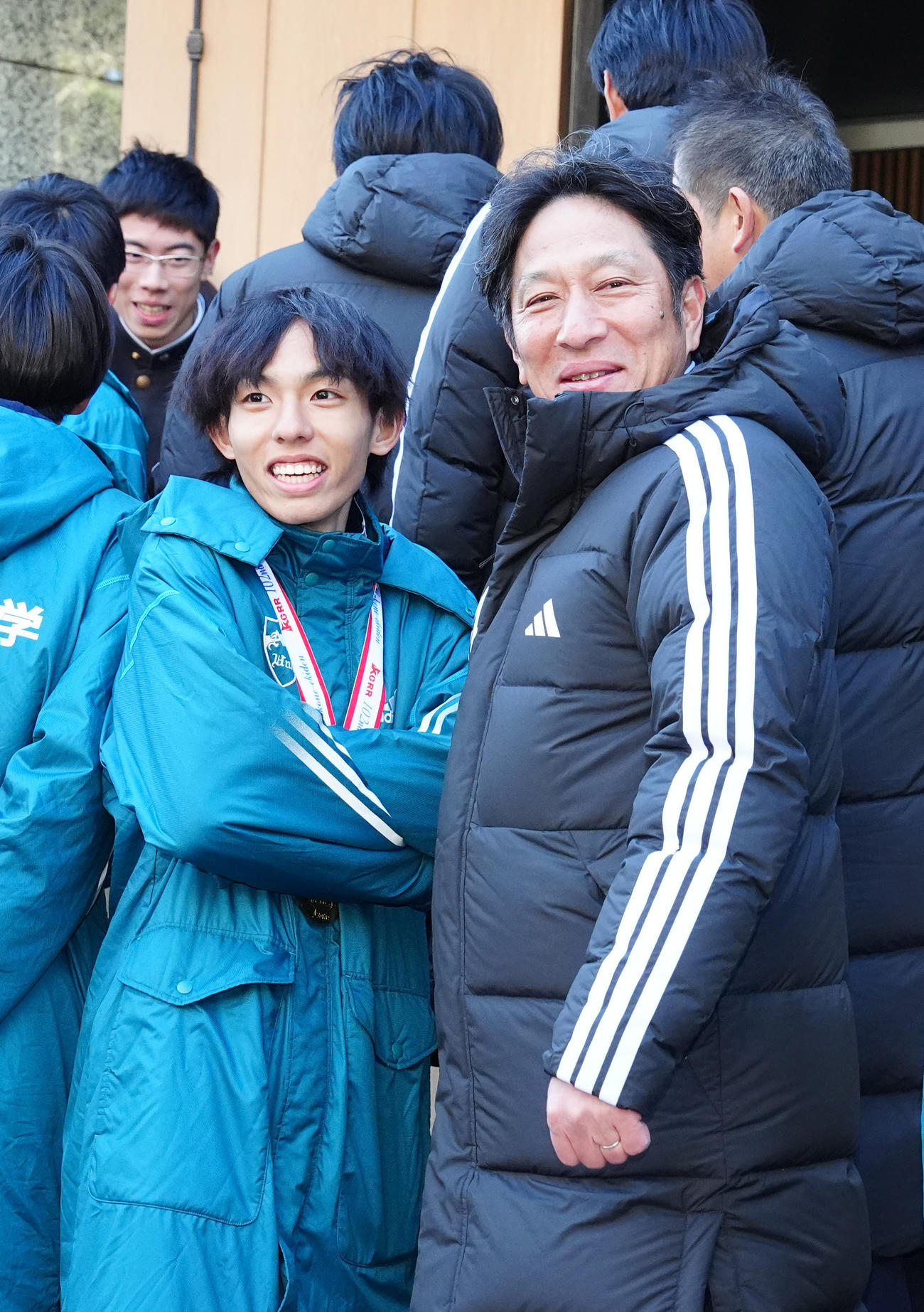 箱根駅伝優勝報告会に臨んだ青学大・原監督（右）と主将の黒田（撮影・江口和貴）