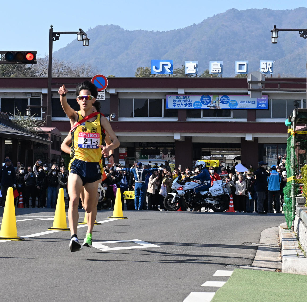 第4中継所に向かう静岡・野中（国学院大）（撮影・和賀正仁）
