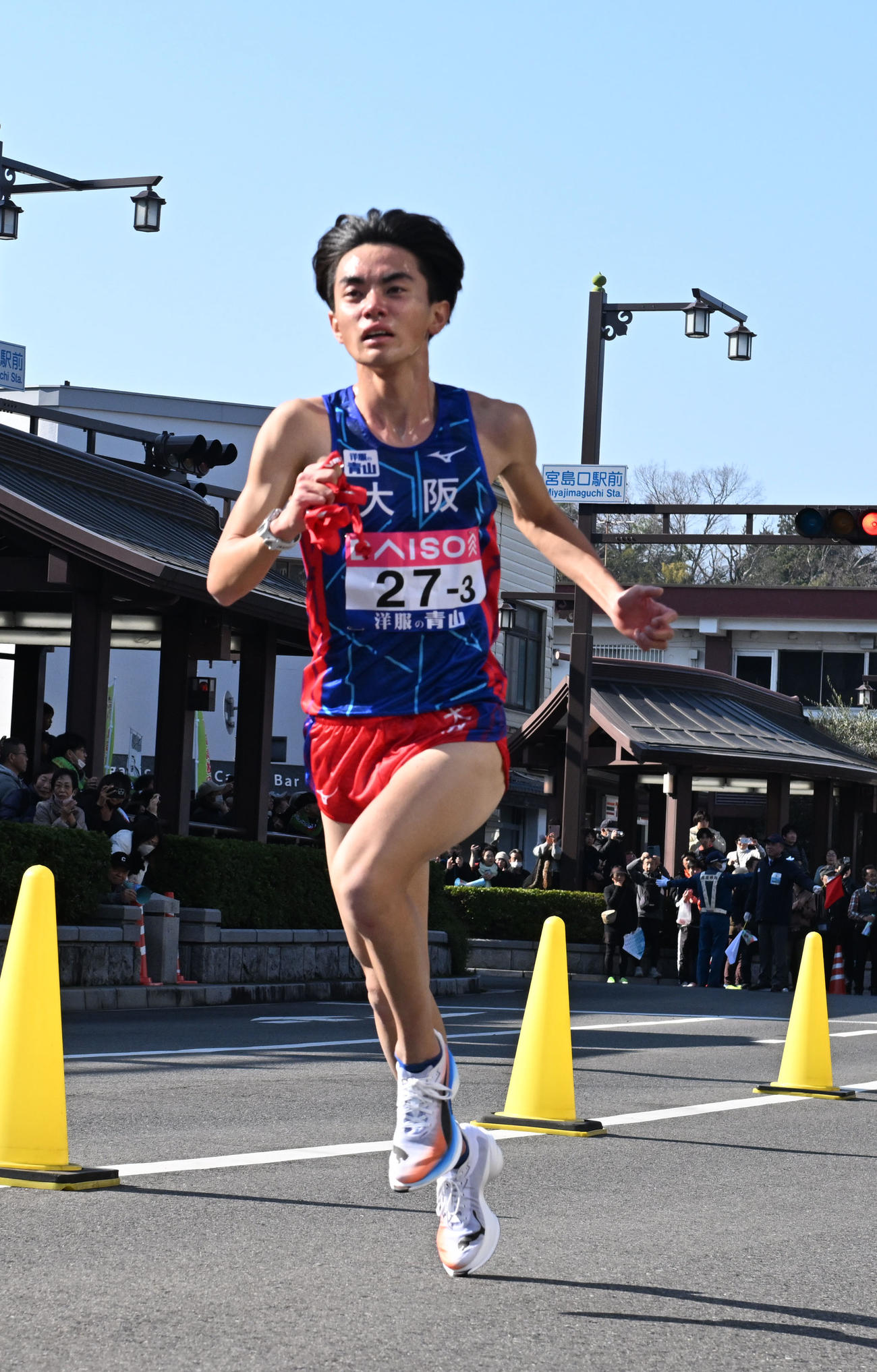 第4中継所に向かう大阪・佐野（武蔵野学院大）（撮影・和賀正仁）
