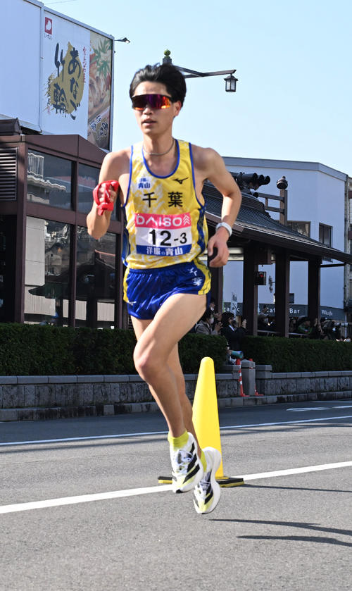第4中継所に向かう千葉・鈴木琉胤（早大）（撮影・和賀正仁）
