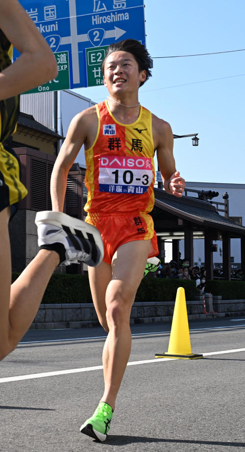 第4中継所に向かう群馬・帰山（駒大）（撮影・和賀正仁）