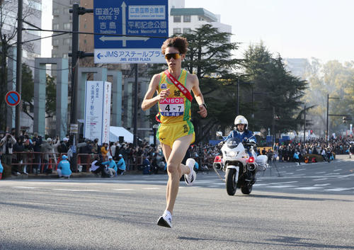 1位で快走する宮城7区の山平（撮影・加藤孝規）