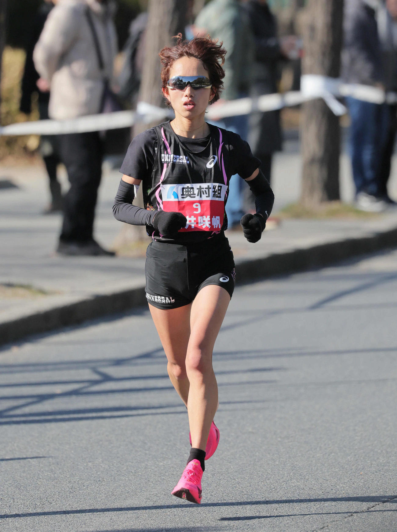 大阪国際女子マラソン　復路で大阪城公園内を走る筒井咲帆（撮影・宮崎幸一）