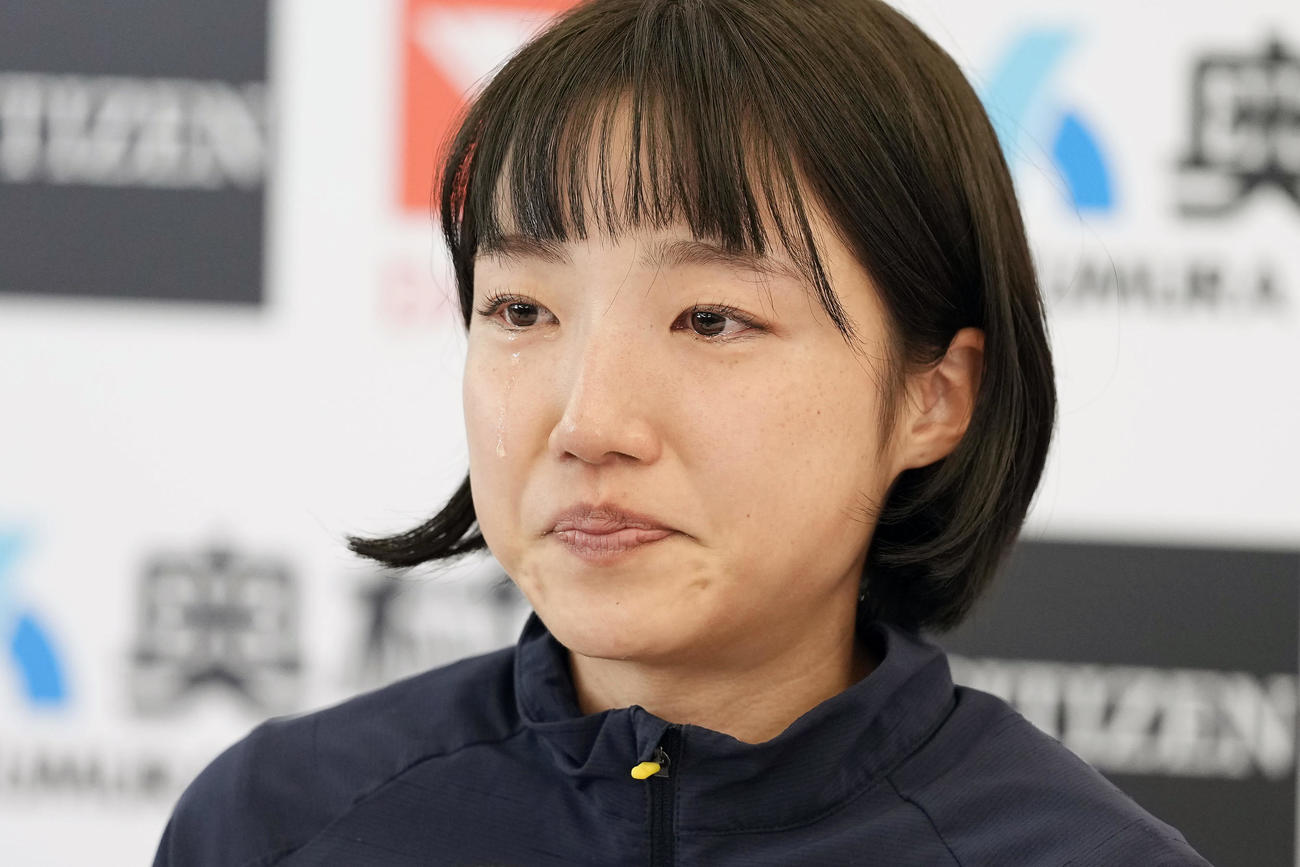 第45回大阪国際女子マラソン　レース後の会見で東京世界陸上を振り返り、涙する矢田みくに（2026年1月25日撮影）