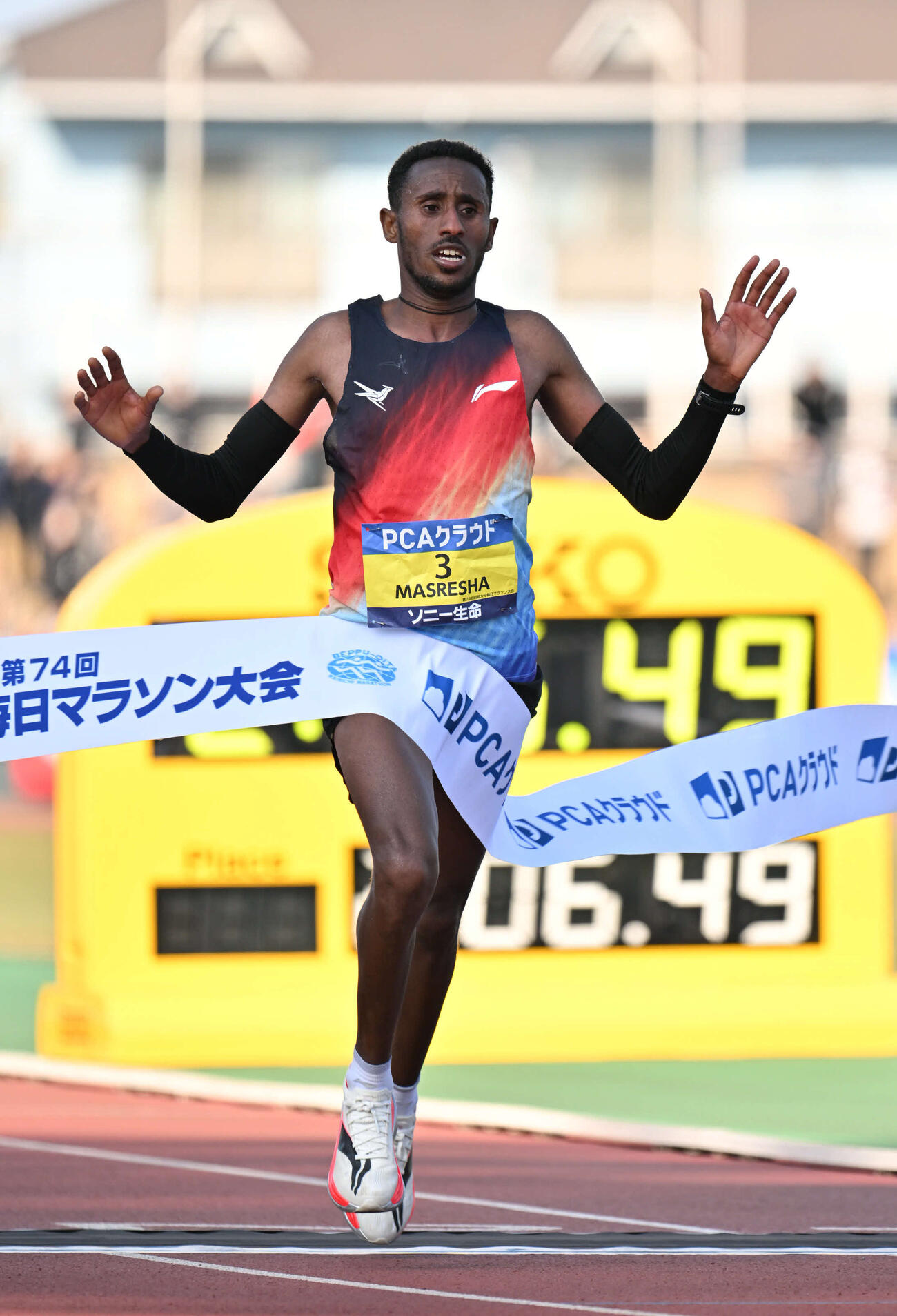 総合1位でゴールしたゲタチョウ・マスレシャ（撮影・林敢治）