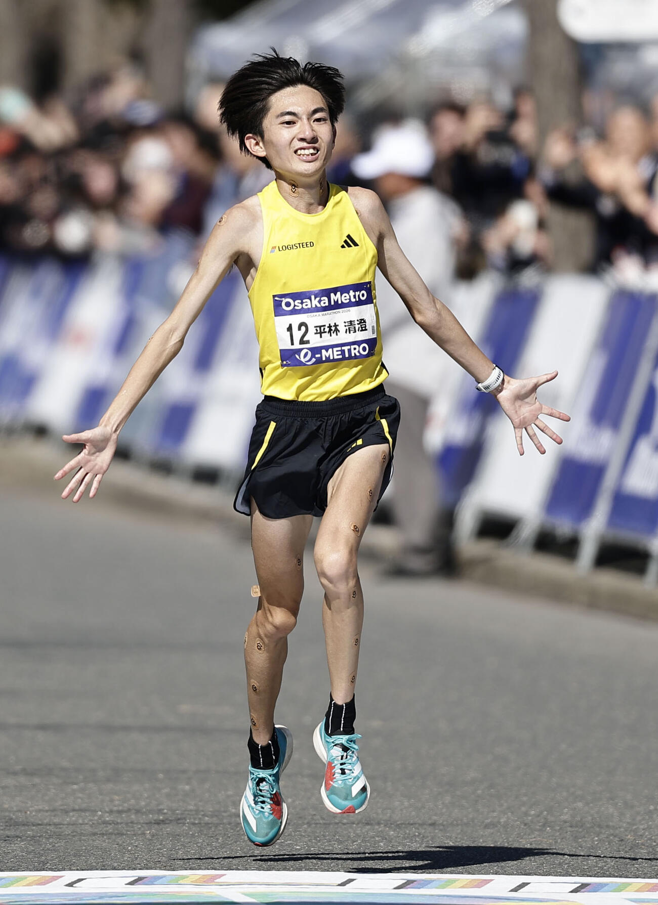 2時間6分14秒の男子5位でゴールする平林清澄（共同）