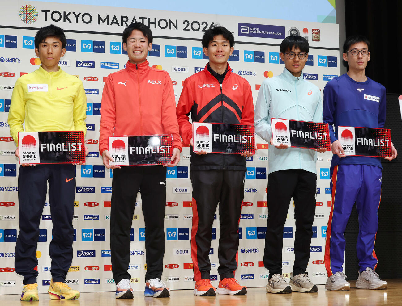 東京マラソン2026 MGC出場権を獲得した選手たち、左から鈴木、市山、近藤、工藤、藤村（撮影・宮地輝）