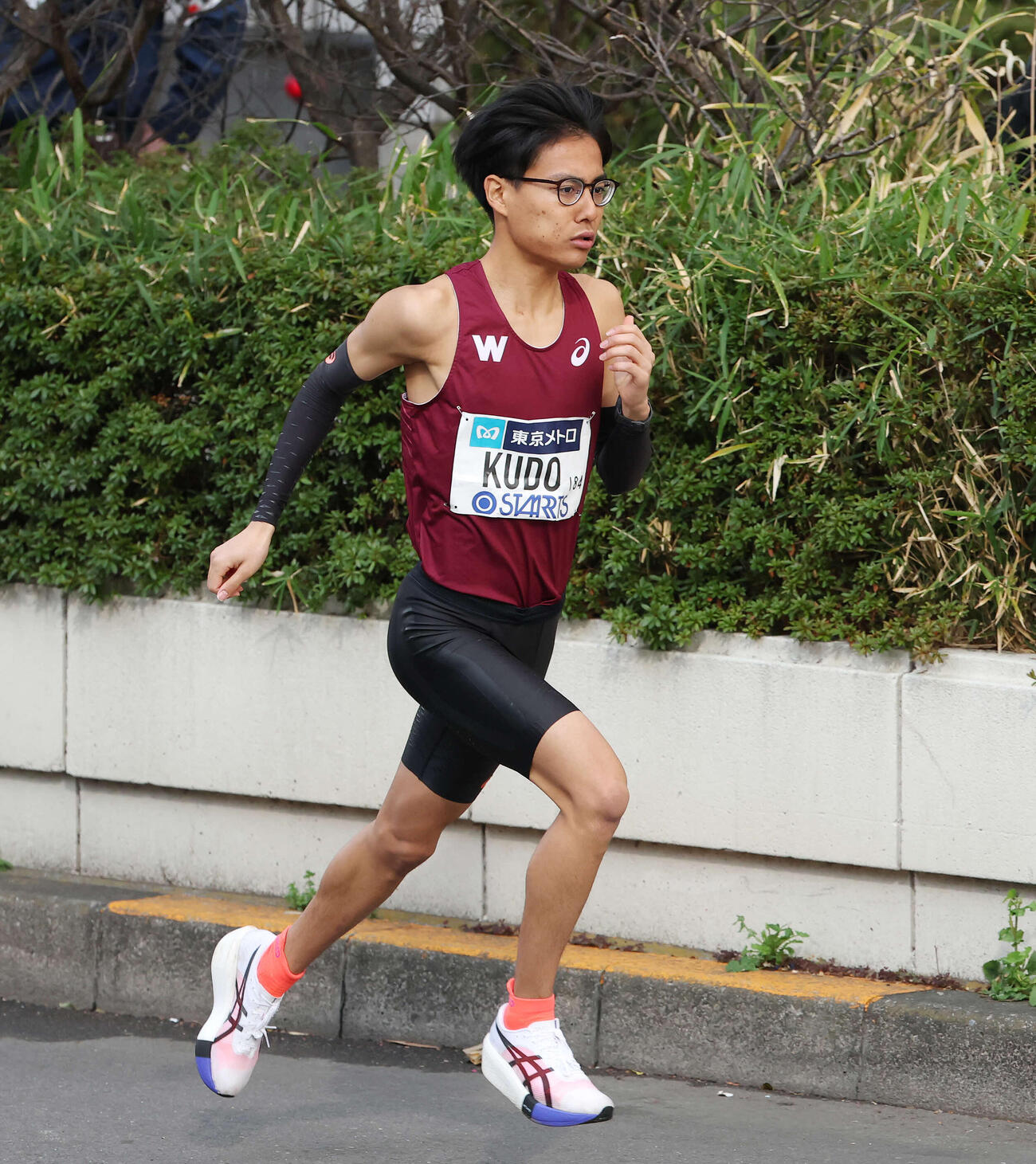 東京マラソン2026　スタート地点に向かう工藤（撮影・宮地輝）