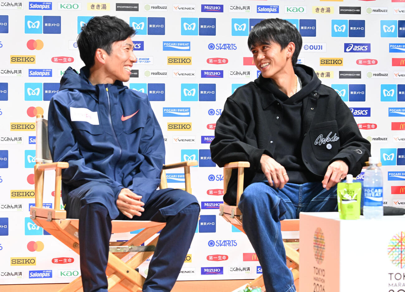 東京マラソン2026ファンミーティングに参加した大迫（右）と鈴木健（撮影・千葉一成）