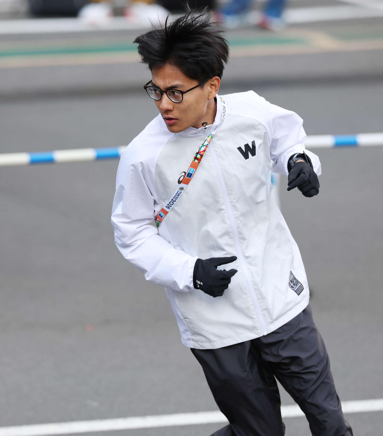 東京マラソン2026　スタート前、体を動かす工藤（撮影・宮地輝）