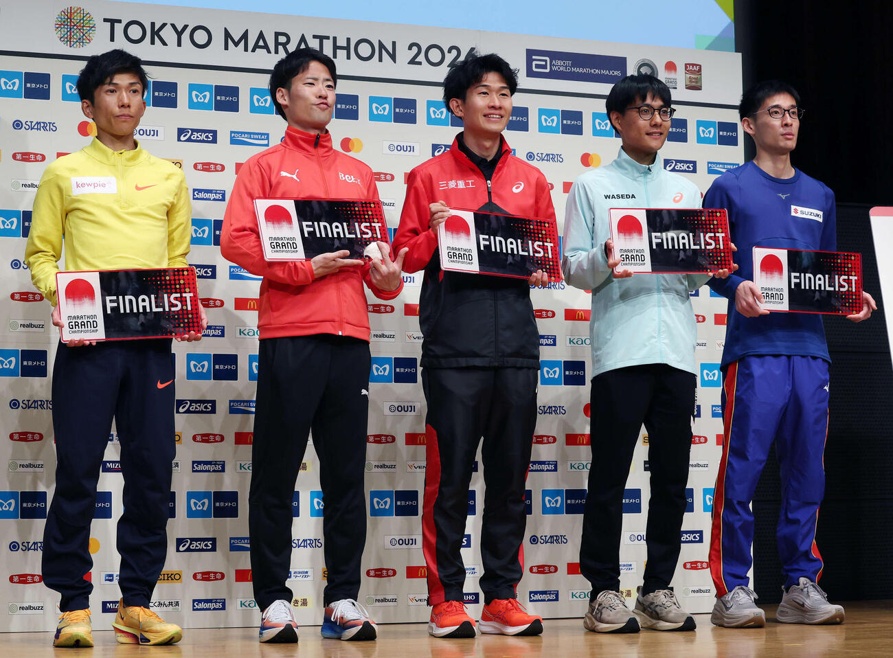 東京マラソン2026 MGC出場権を獲得した選手たち、左から鈴木、市山、近藤、工藤、藤村（撮影・宮地輝）