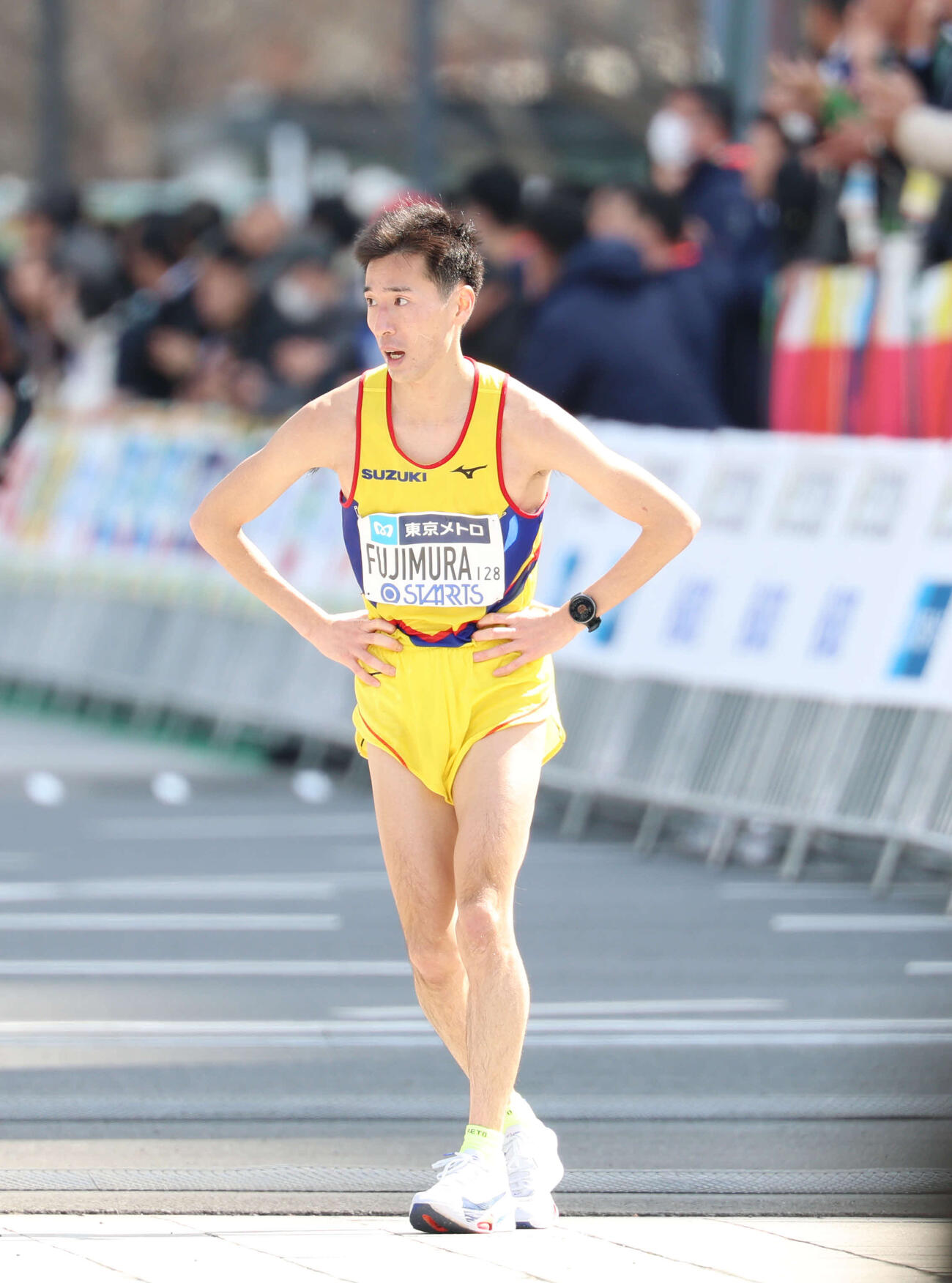 男子マラソン　日本人6位でゴールした藤村（撮影・増田悦実）