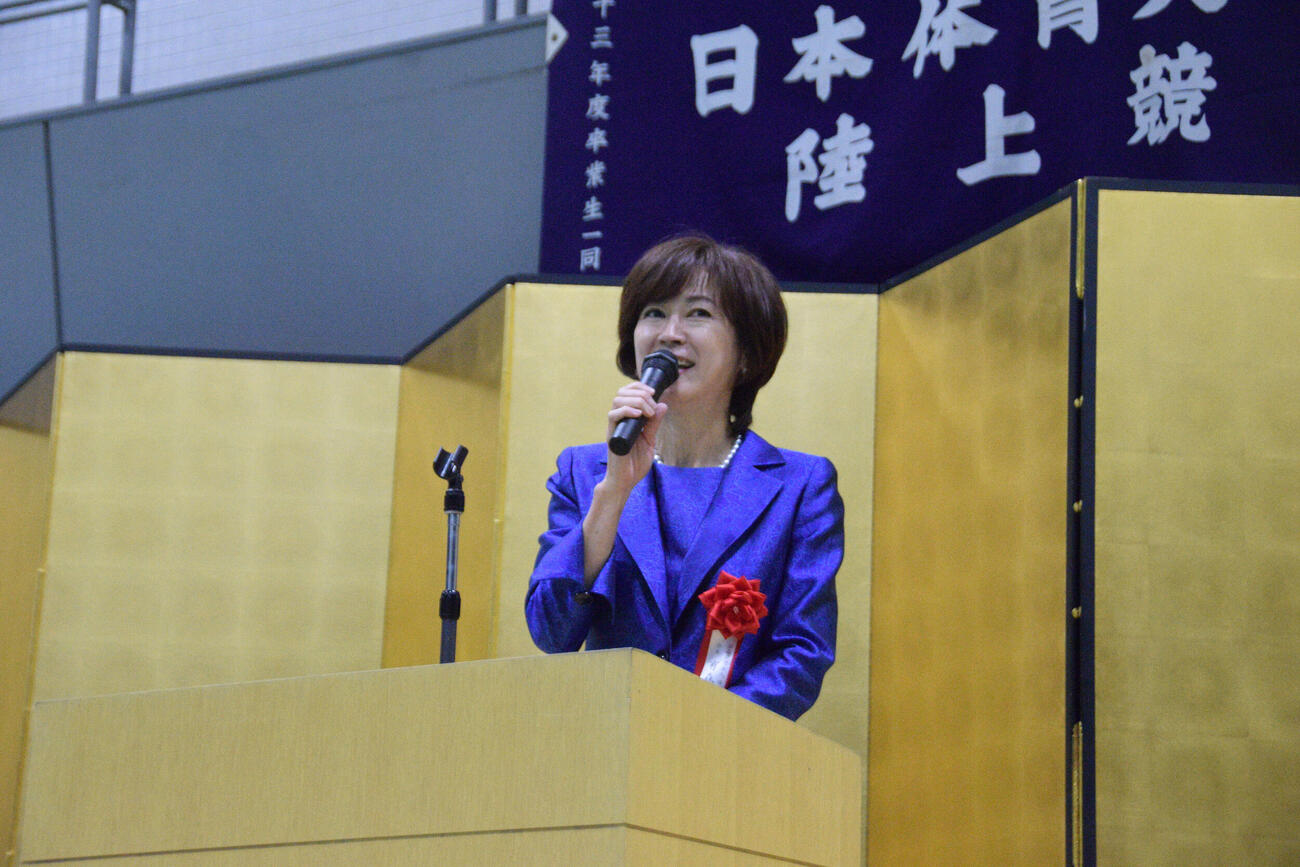 日体大の記念式典に出席した日本陸連の有森会長（撮影・泉光太郎）