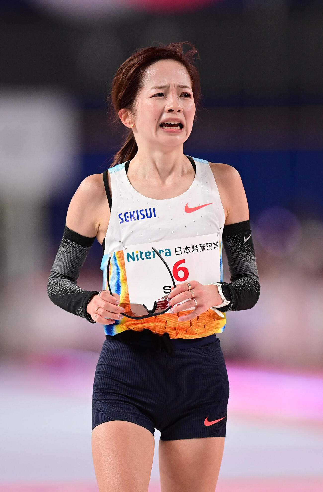 全体2位でゴールする佐藤早也伽（撮影・森本幸一）
