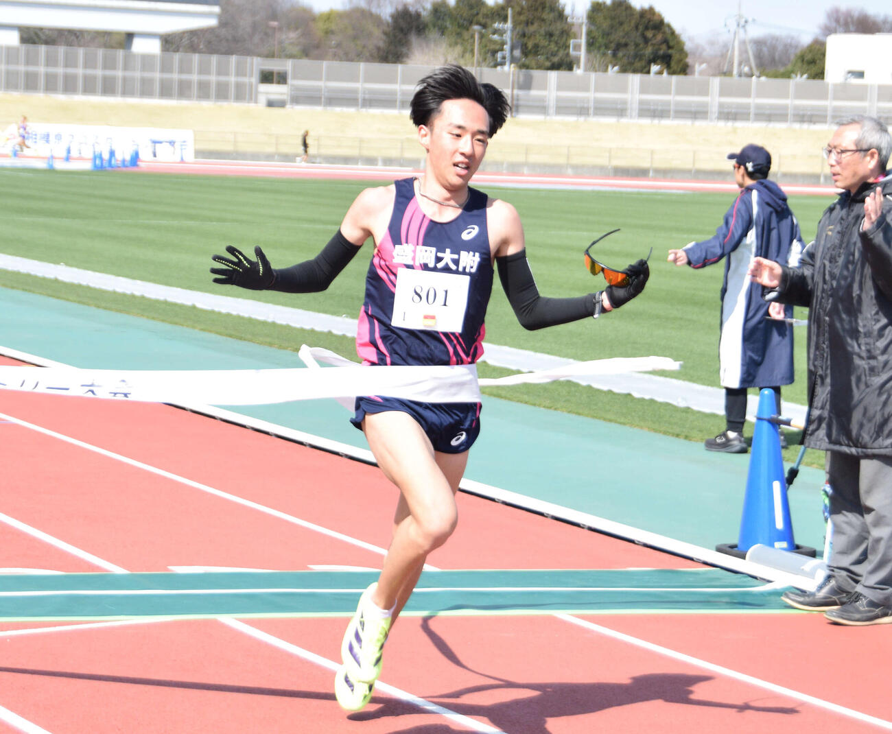 1組目トップでゴールした青学大新入生の古川（撮影・泉光太郎）
