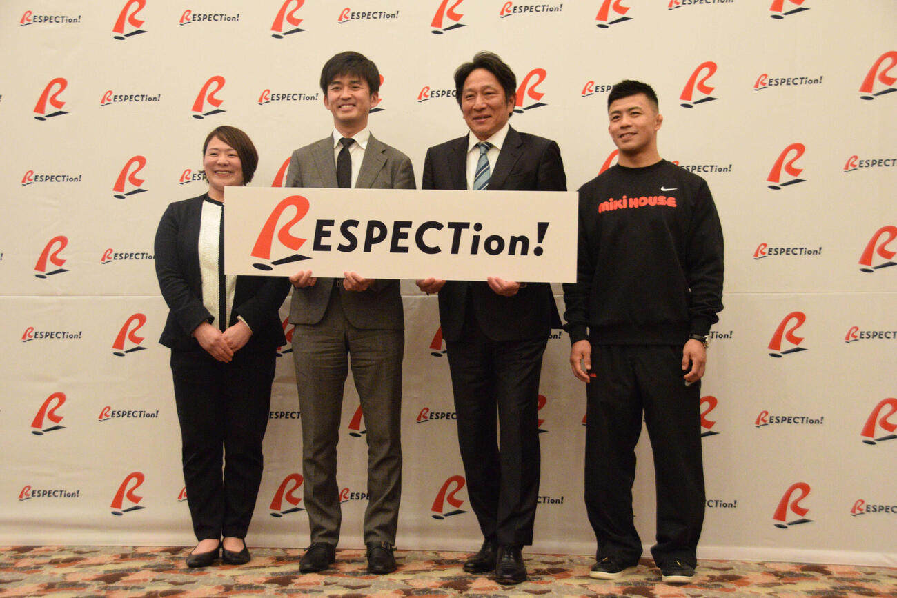 会見に出席した、左から順に谷本委員、松本共同代表、原監督、文田（撮影・泉光太郎）