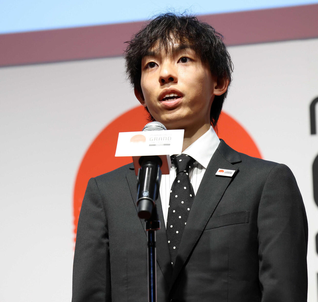 マラソンMGCシリーズアワードでスピーチする黒田（代表撮影）