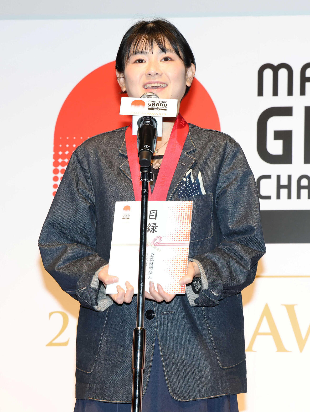 マラソンMGCシリーズアワードでスピーチする上杉（代表撮影）