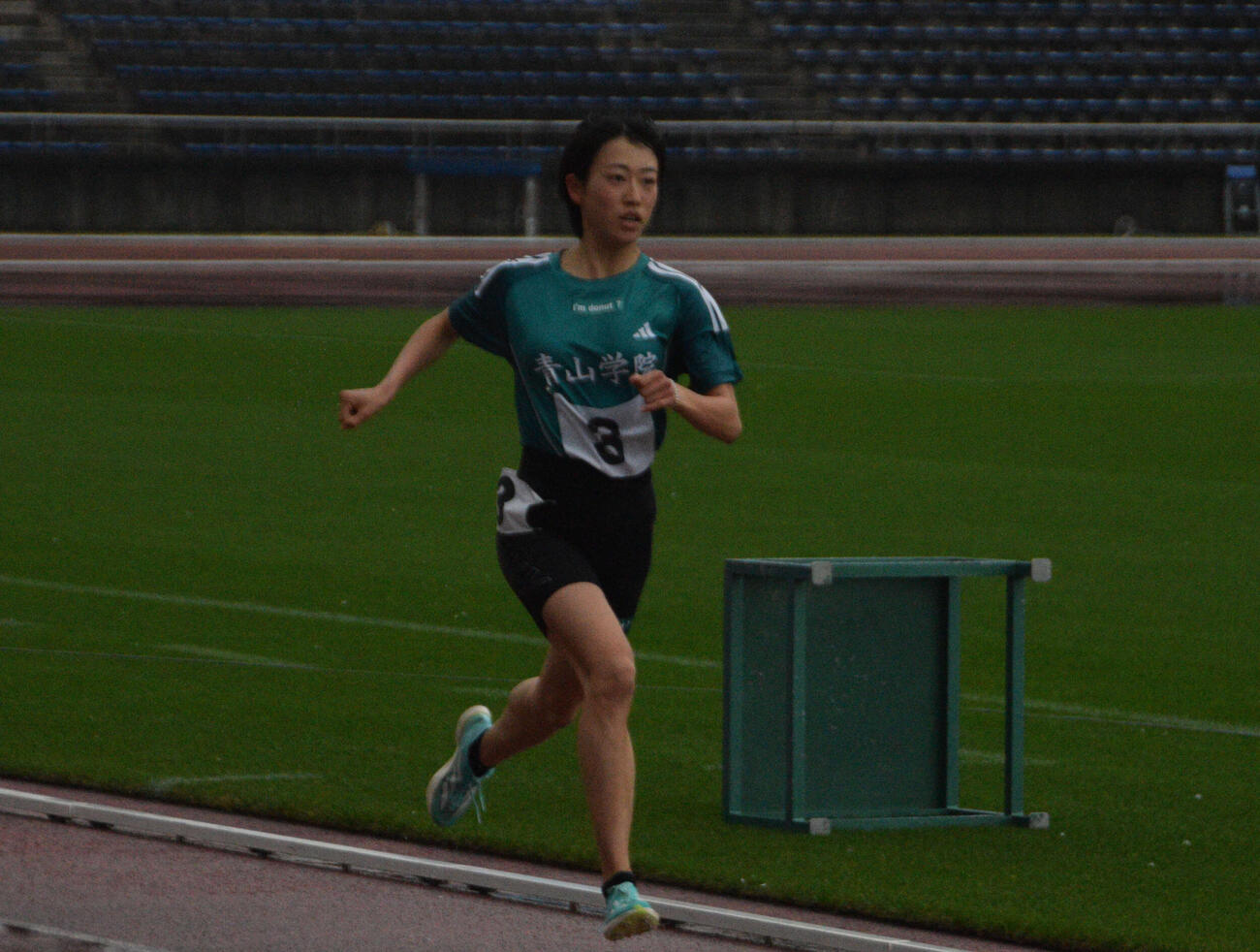 女子1500メートルでトップだった青学大の芦田（撮影・泉光太郎）