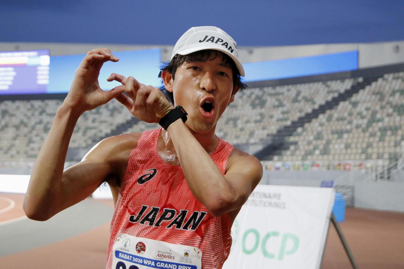 男子5000メートル（視覚障害（視覚障害T13）で世界新記録をマークした嶋津雄大＝ラバト（日本パラ陸上競技連盟提供・共同）