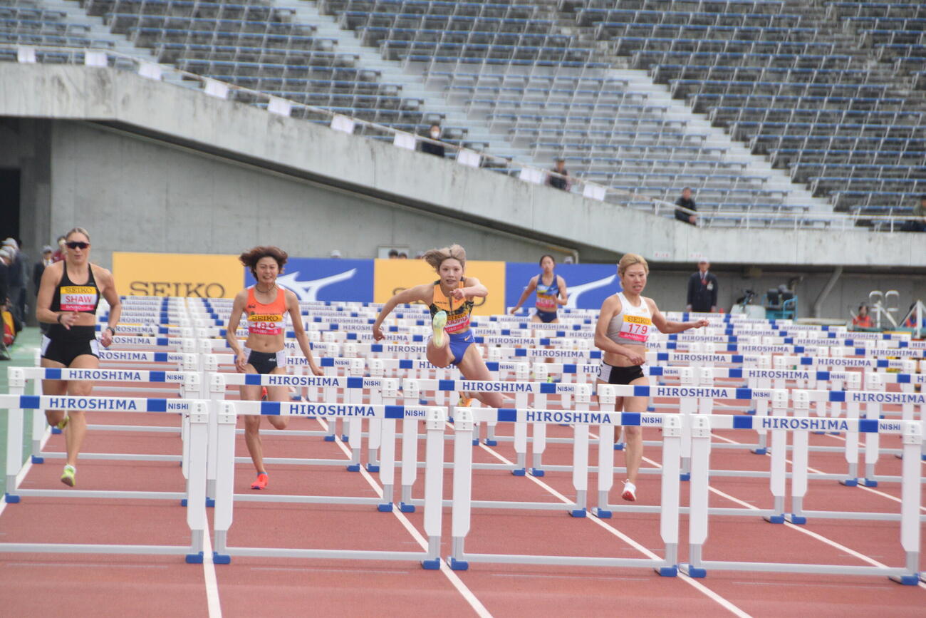 予選を走った中島ひとみ（中央）