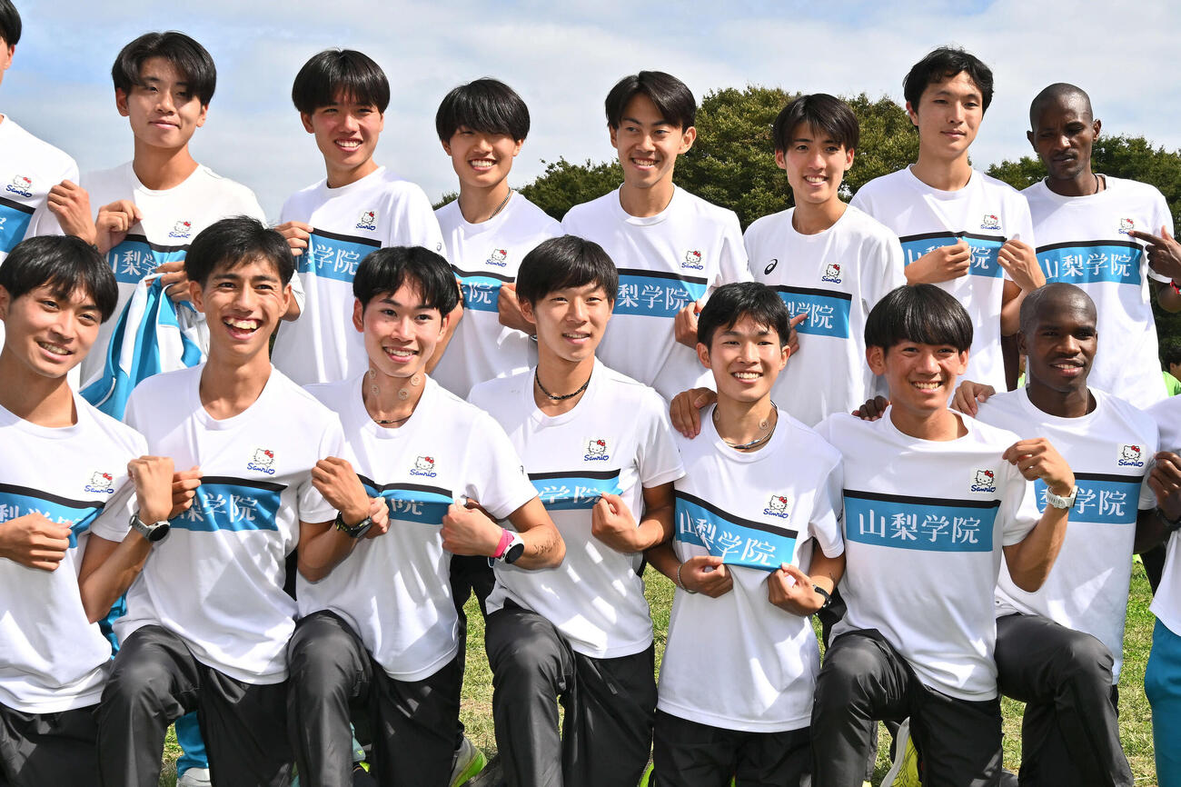 山梨学院大の選手ら（2025年10月撮影）