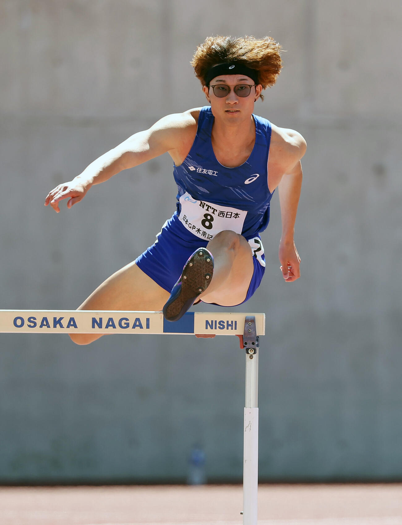 第13回木南道孝記念陸上競技大会・男子400メートル障害　力走する黒川和樹（撮影・前田充）