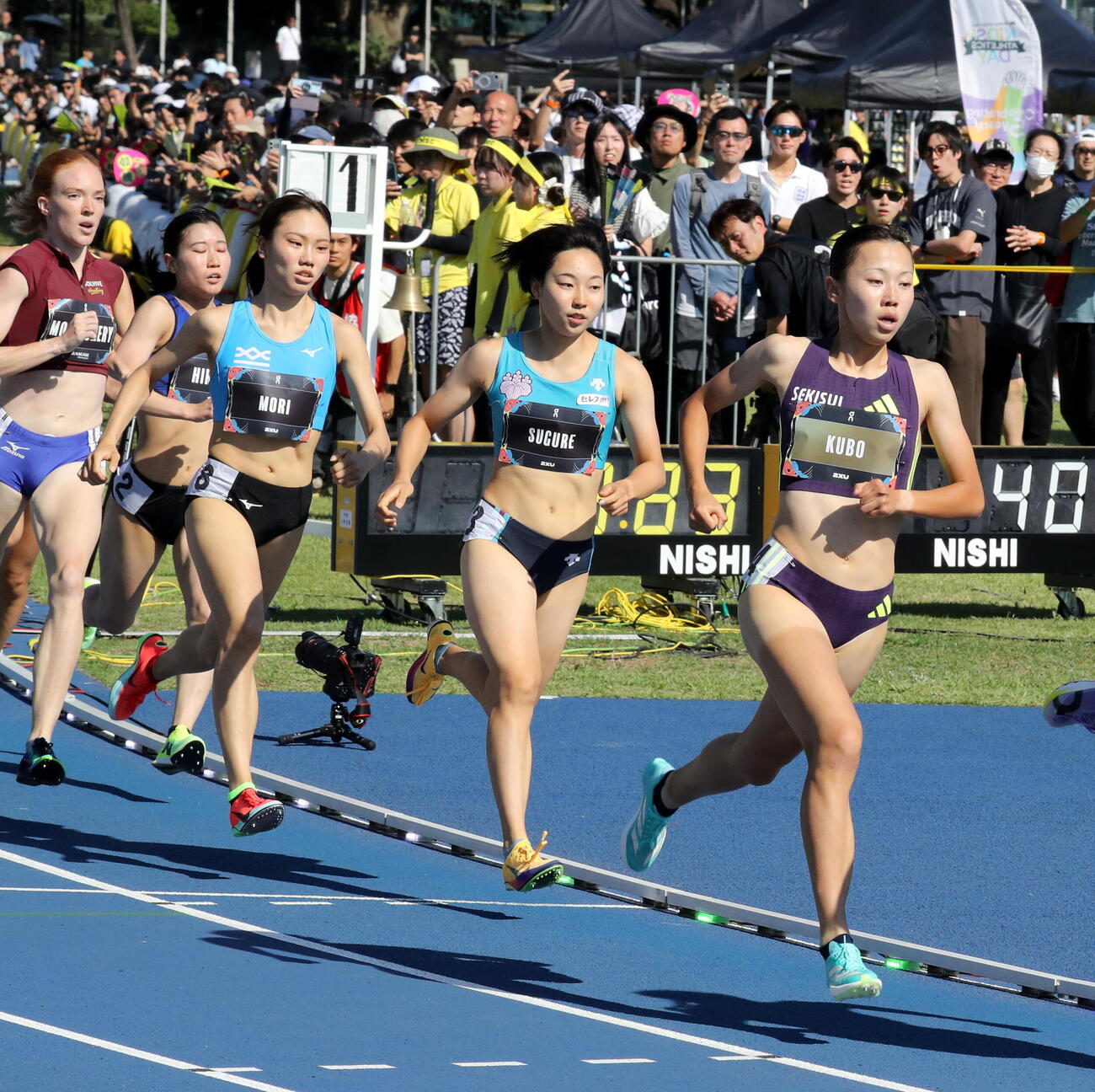 女子800メートルで優勝した久保凛（撮影・木下淳）