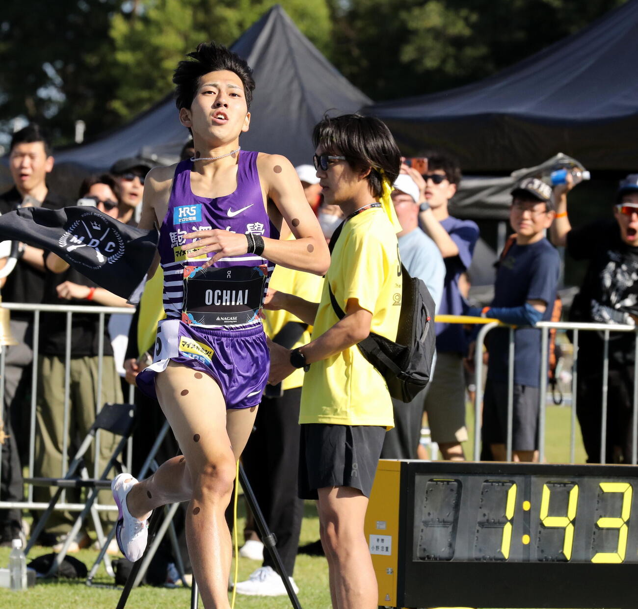 男子800メートルの日本新記録1分43秒45をマークした落合晃（撮影・木下淳）