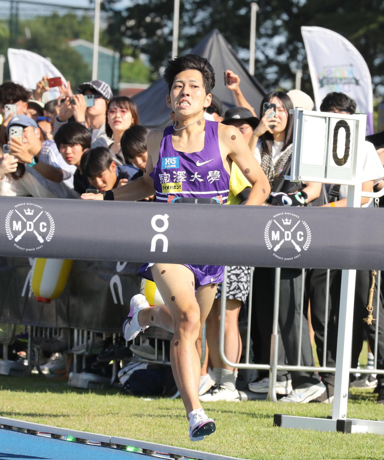 男子800メートルの日本新記録1分43秒45をマークした落合晃（撮影・木下淳）