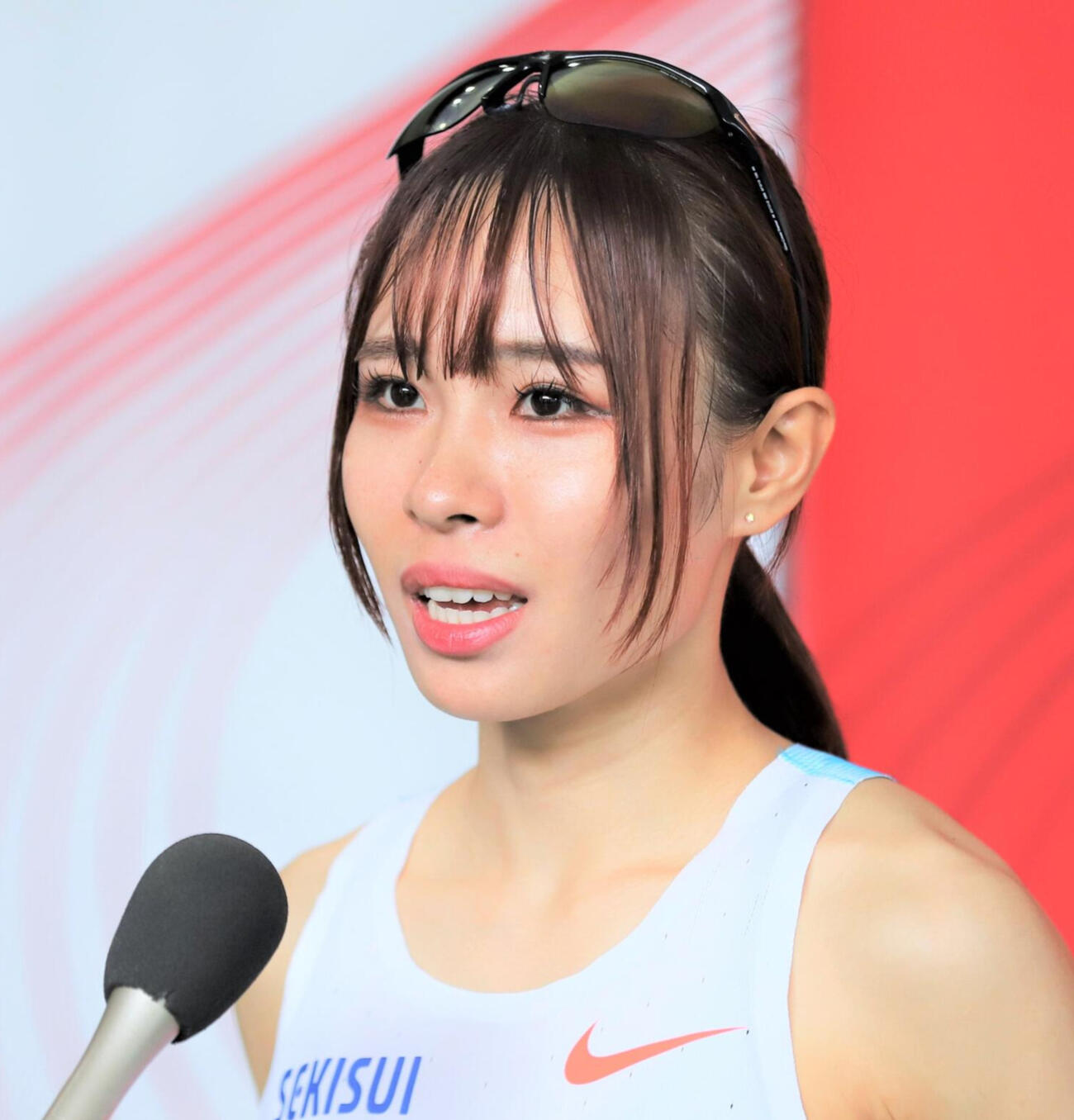 山本有真（2025年4月撮影）