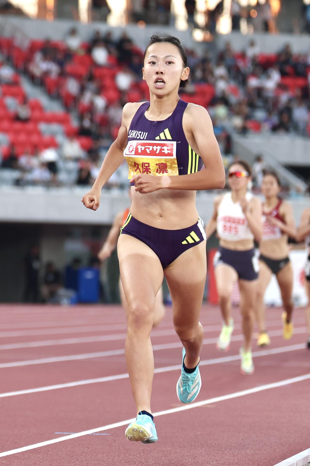 第110回日本陸上競技選手権大会　第1日　女子800メートル予選　力走する久保凛（撮影・宮地輝）
