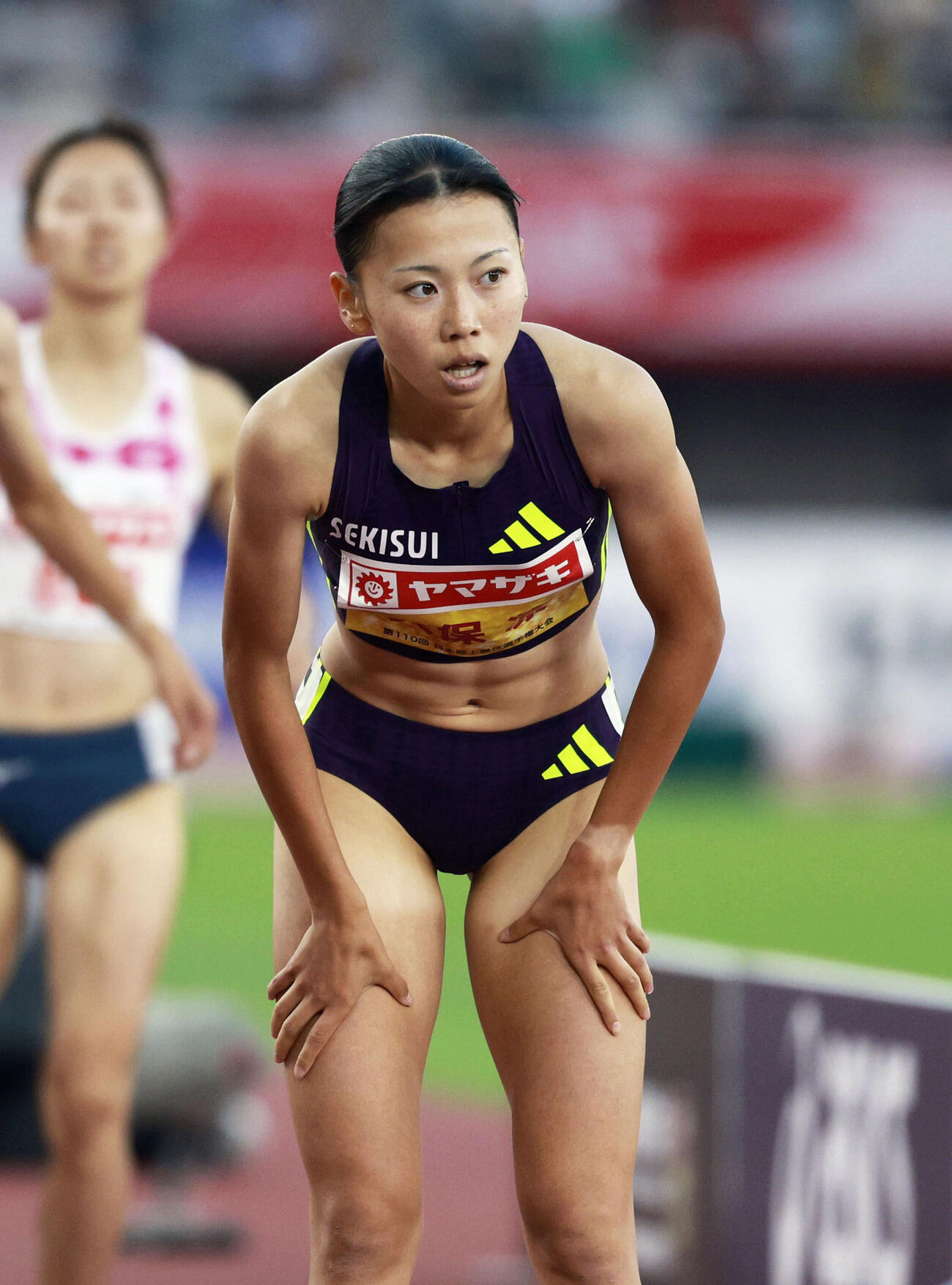 女子800メートルで決勝に進んだ久保凜＝パロマ瑞穂スタジアム（共同）
