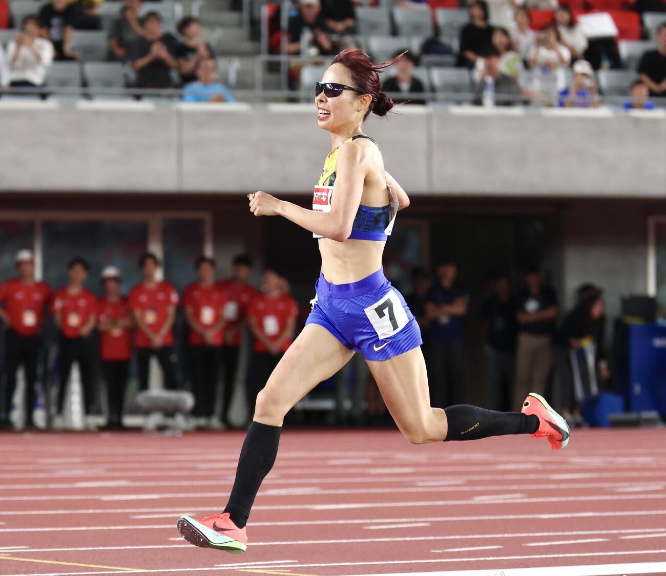 第110回日本陸上競技選手権大会　第1日　女子5000メートル決勝　力走する山本有真（撮影・宮地輝）＝2026年6月12日