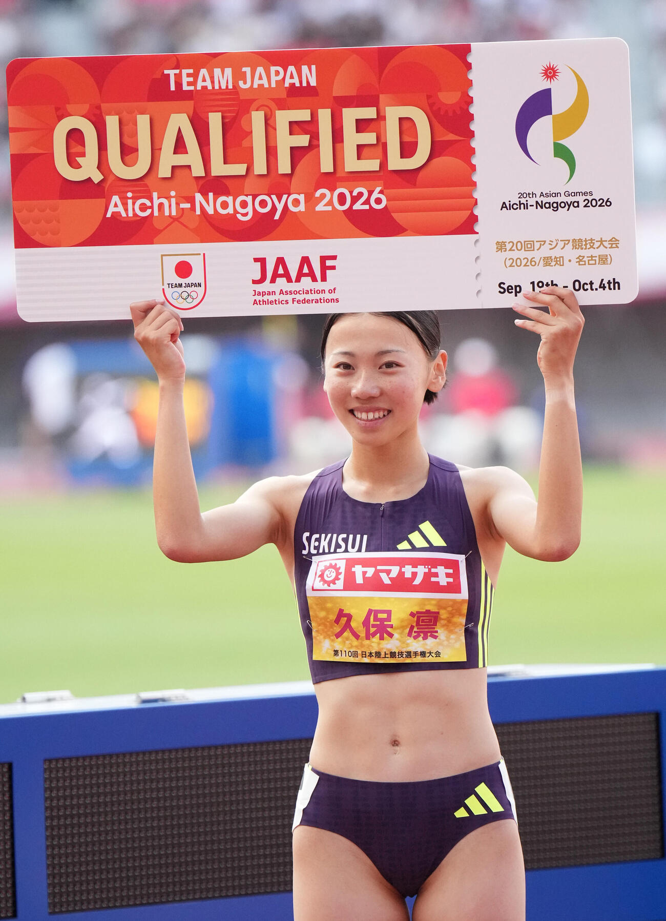 女子800m決勝、優勝した久保凛（撮影・森本幸一）