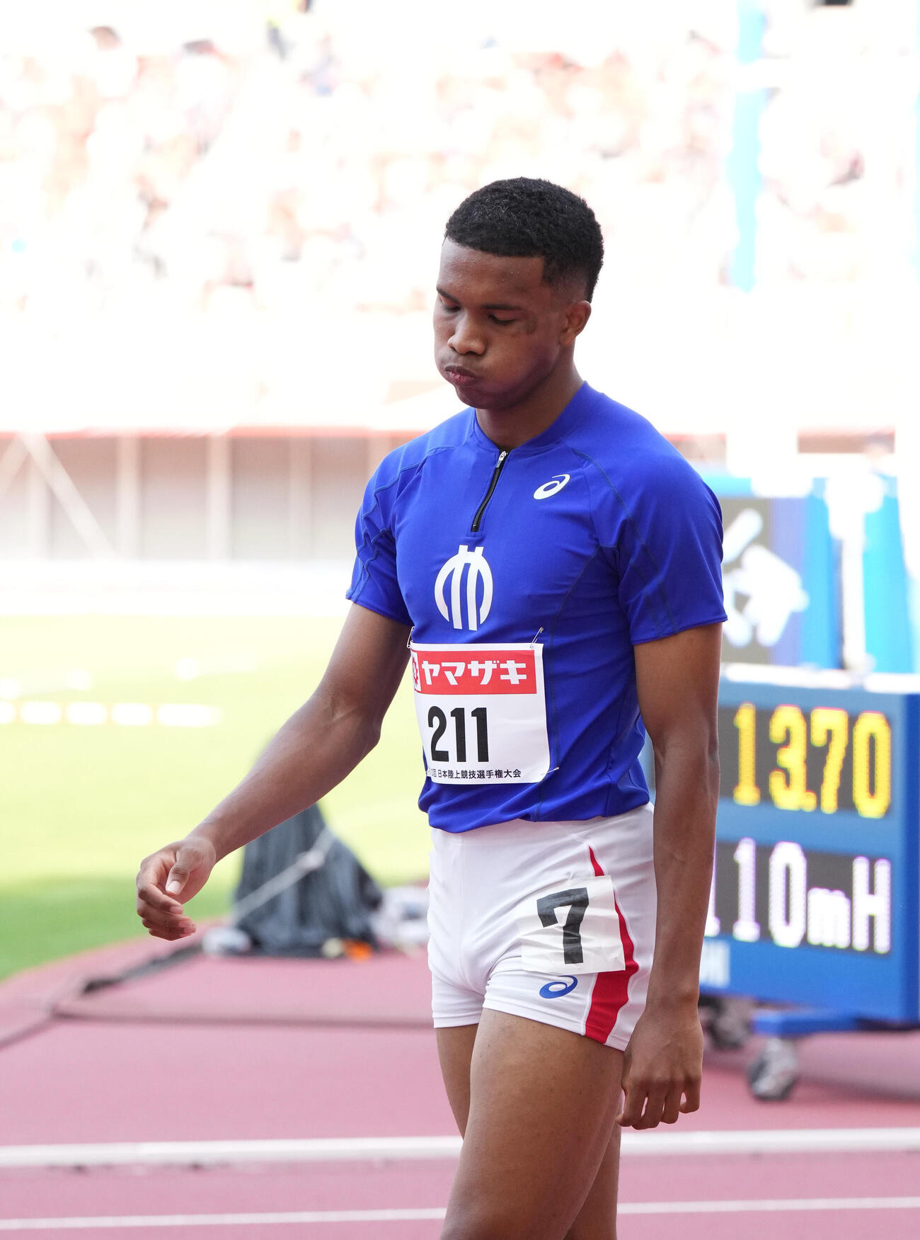 第110回日本陸上競技選手権大会　男子110m障害予選、古賀ジェレミーは予選通過ならず悔しい表情を見せる（撮影・森本幸一）
