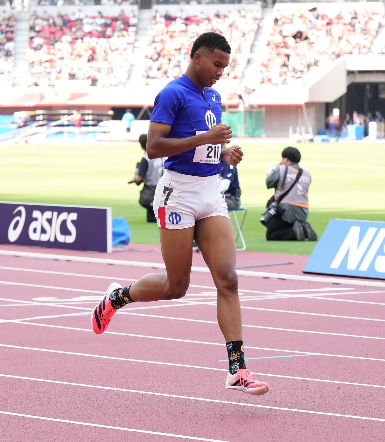 第110回日本陸上競技選手権大会　男子110m障害予選、古賀ジェレミーは予選通過ならず悔しい表情を見せる（撮影・森本幸一）