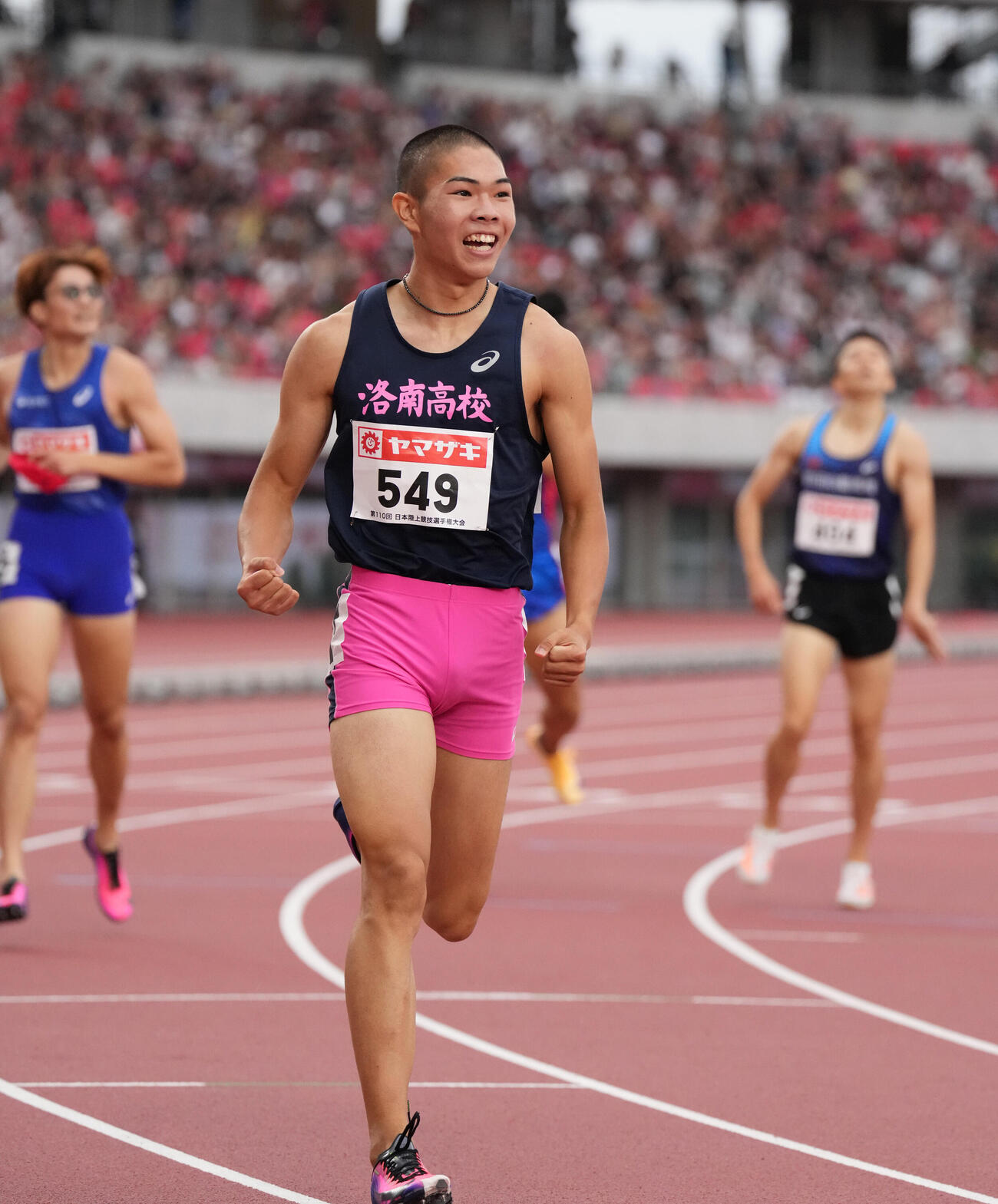 第110回日本陸上競技選手権大会　男子400メートル障害決勝で優勝した後藤大樹（左）（撮影・森本幸一）