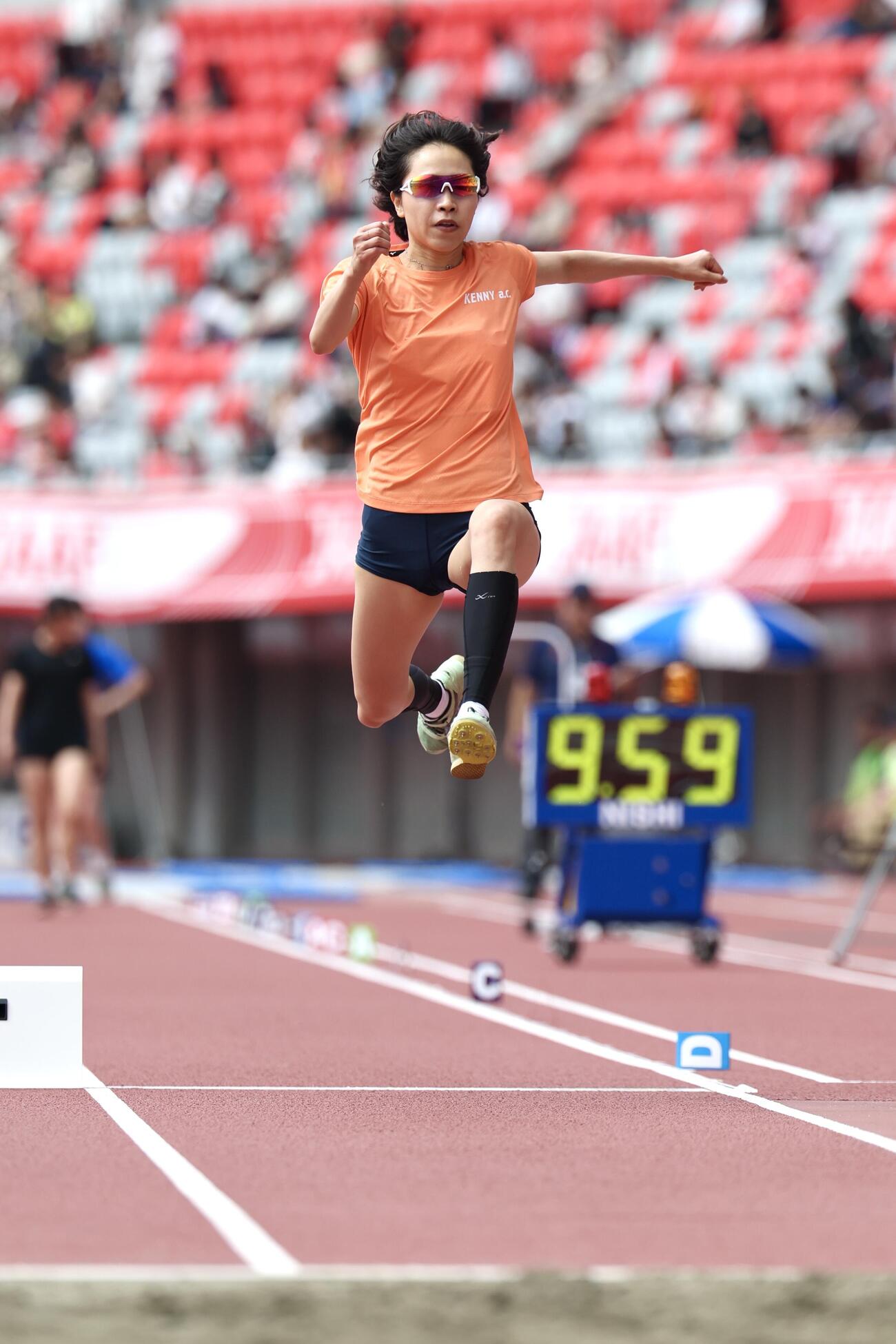 第110回日本陸上競技選手権大会　最終日　女子三段跳び決勝　調整を行う剱持クリア（撮影・宮地輝）