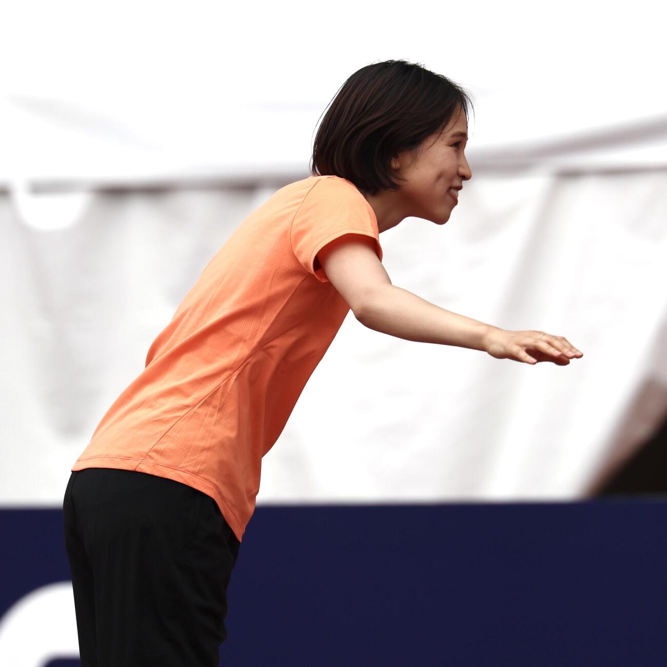 第110回日本陸上競技選手権大会　最終日　女子三段跳び決勝　声援に応える剱持クリア（撮影・宮地輝）＝2026年6月14日