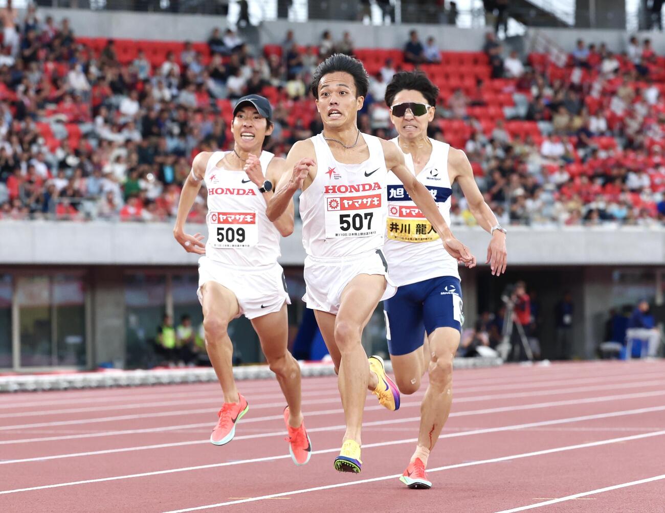 第110回日本陸上競技選手権大会　最終日　男子5000メートル決勝　力走する森凪也（撮影・宮地輝）