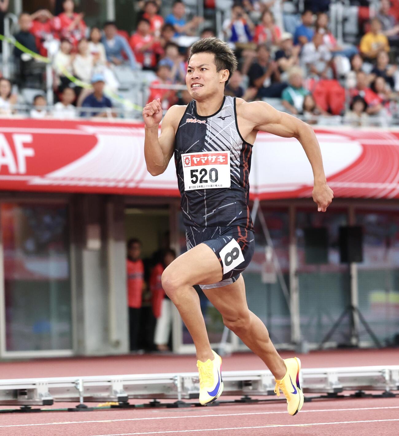第110回日本陸上競技選手権大会　最終日　男子200メートル決勝　力走する水久保漱至（撮影・宮地輝）＝2026年6月14日