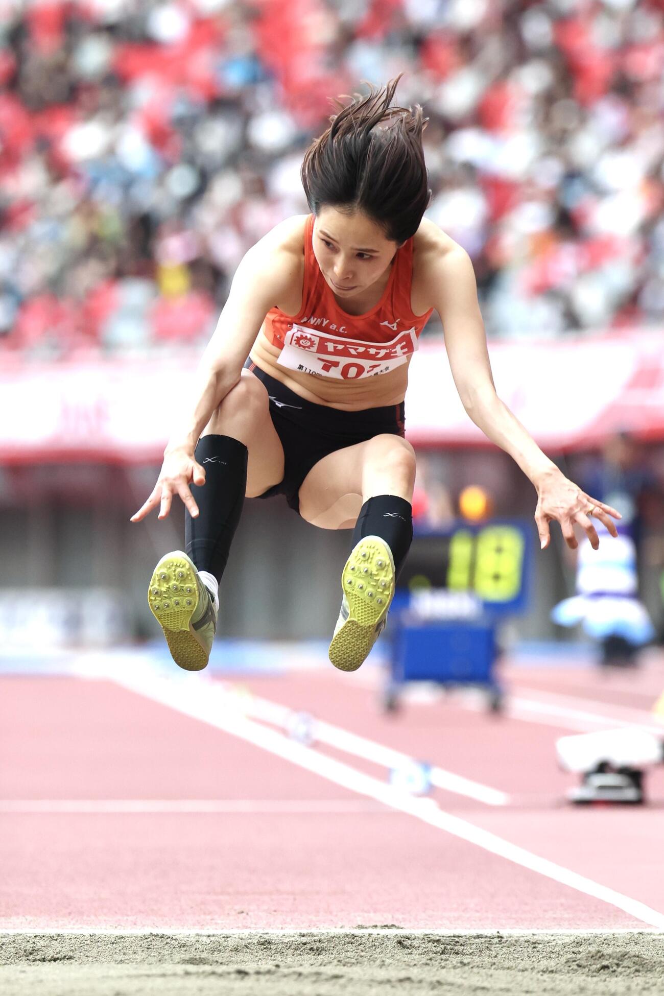 第110回日本陸上競技選手権大会　最終日　女子三段跳び決勝　跳躍する剱持クリア（撮影・宮地輝）